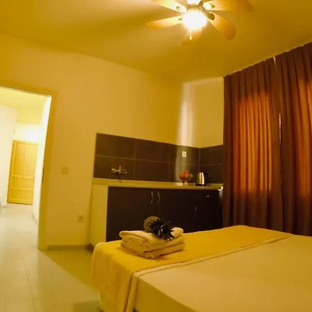 Flamingo Beach & فندق مبيت وإفطار ماهموتلار